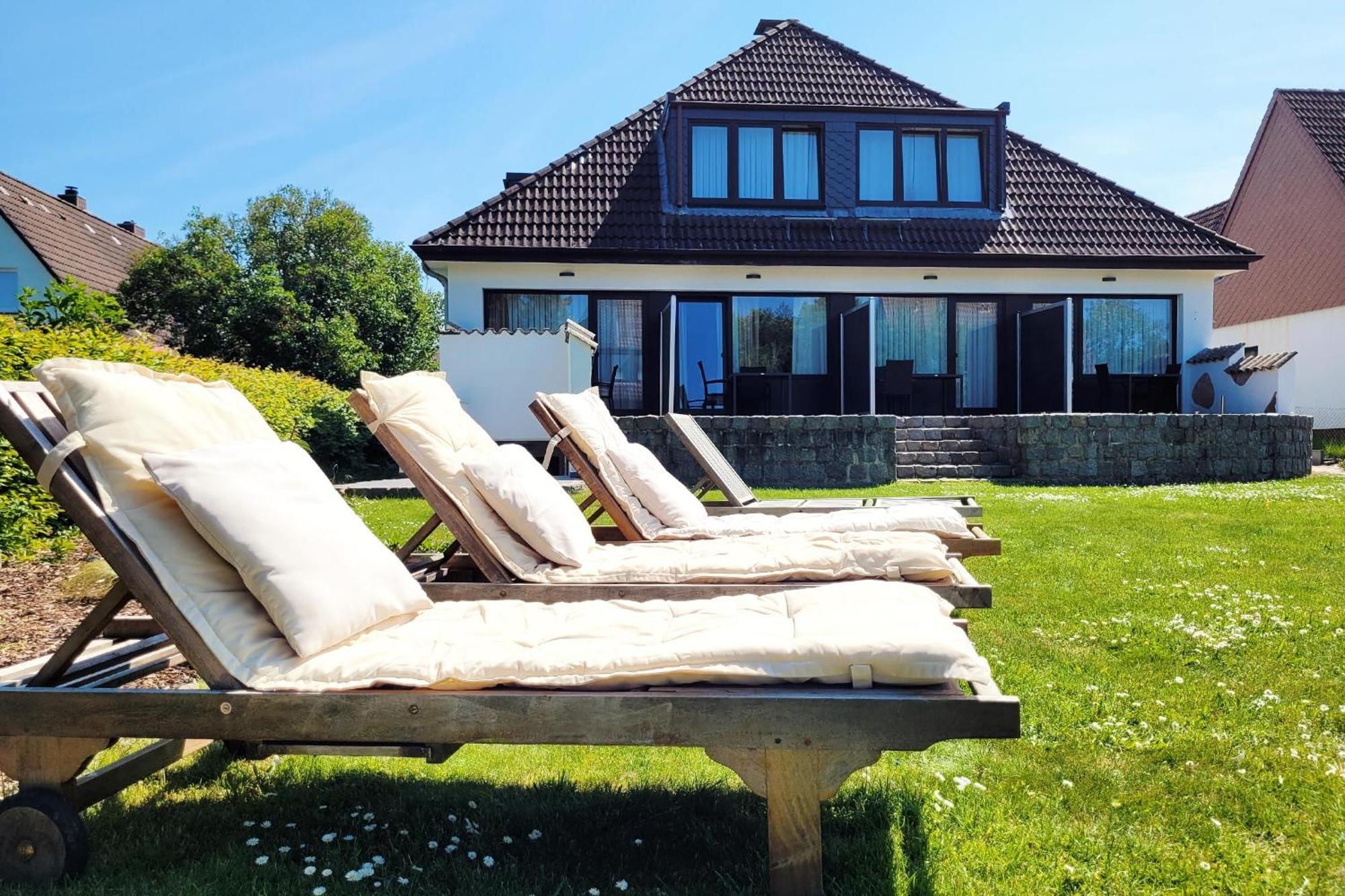 Strandnahe & Hochwertige Ferienunterkunft, Mit Gartenzugang, Parkplatz Und Fahrradunterstellplatz Scharbeutz Exterior foto