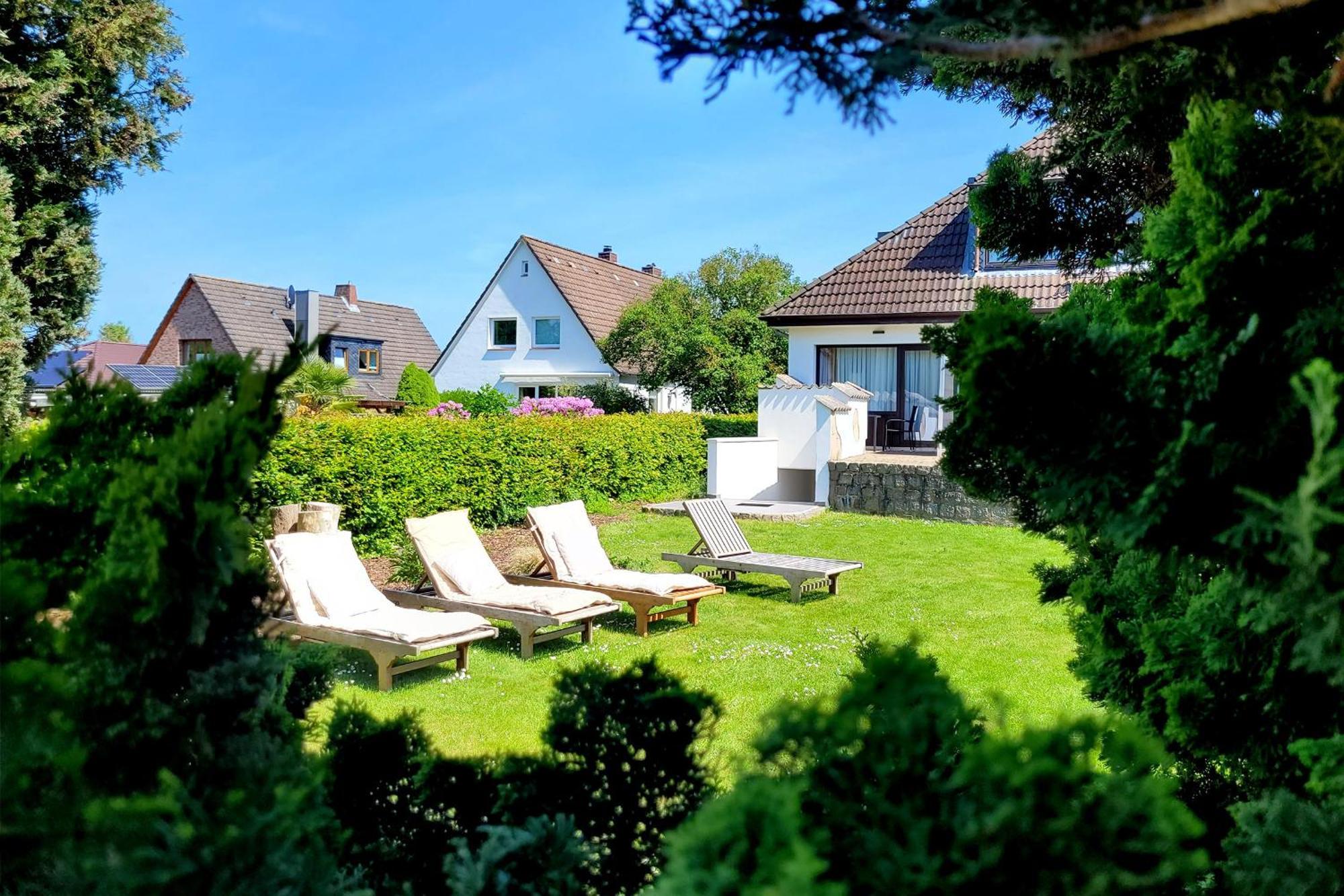 Strandnahe & Hochwertige Ferienunterkunft, Mit Gartenzugang, Parkplatz Und Fahrradunterstellplatz Scharbeutz Exterior foto