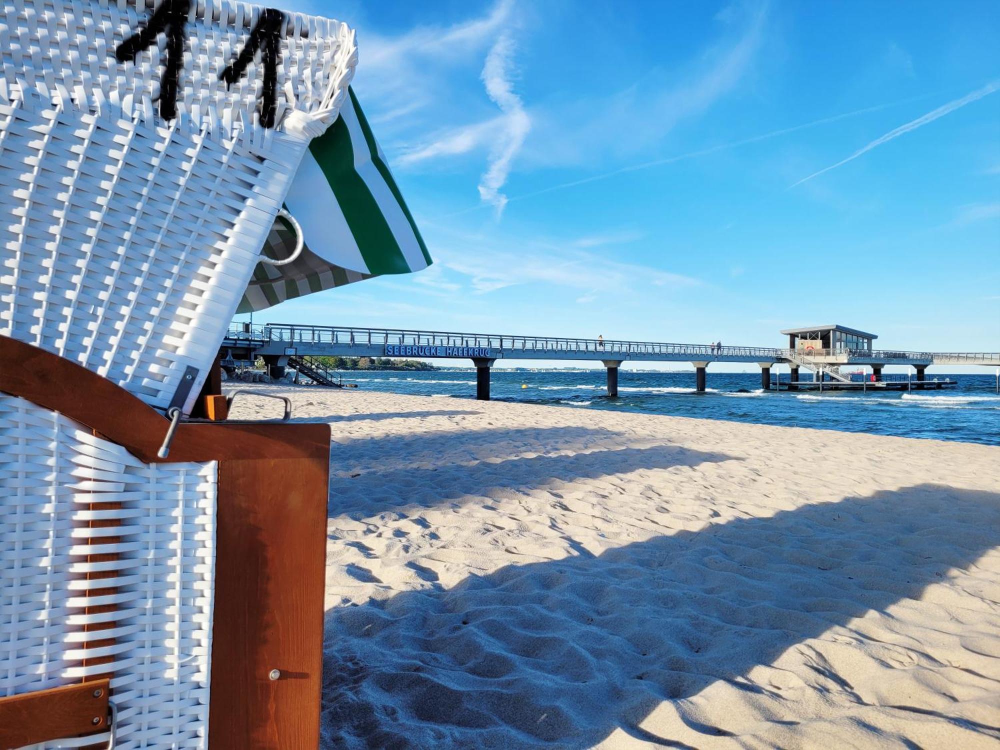 Strandnahe & Hochwertige Ferienunterkunft, Mit Gartenzugang, Parkplatz Und Fahrradunterstellplatz Scharbeutz Exterior foto